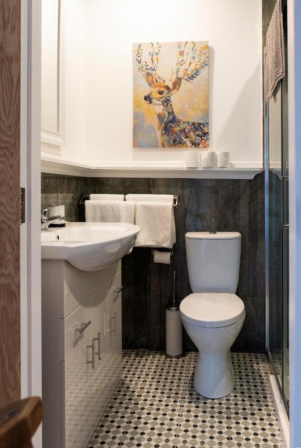Kylemore House Boutique Apartments - Connemara Suite Buitenkant foto